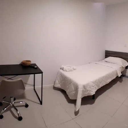 بيت ضيافة Alicante Beach Hostel لقنت