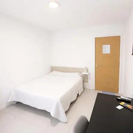 Alicante Beach Hostel 阿利坎特