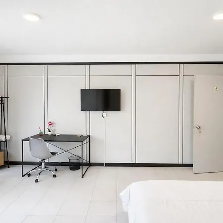 Alicante Beach Hostel 招待所