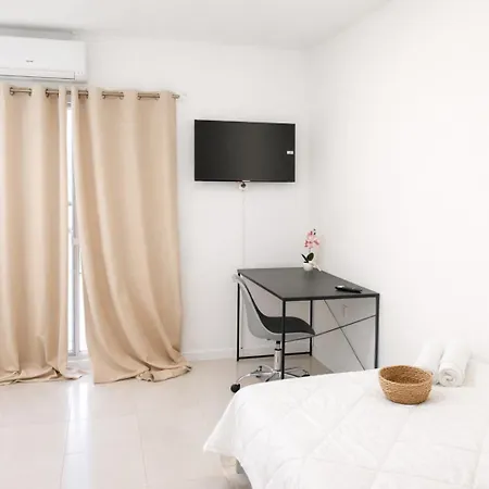 Alicante Beach Hostel *