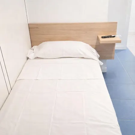Alicante Beach Hostel *
