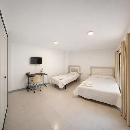Alicante Beach Hostel *