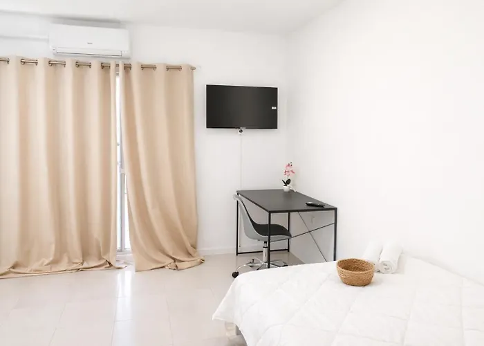 Alicante Beach Hostel *