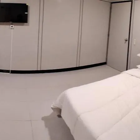 בית הארחה Alicante Beach Hostel אליקאנטה