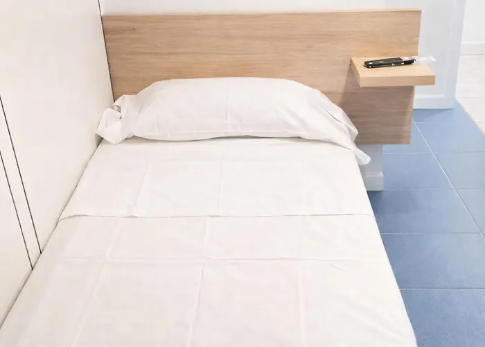 Alicante Beach Hostel *